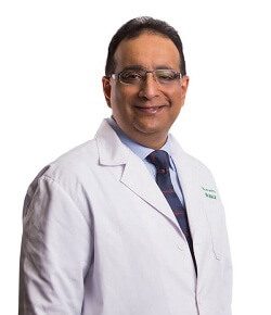 Foto Prof. Dr. Malik Mumtaz, dokter internis di Island Hospital