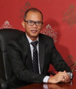 Foto Prof. Dr. Mohamad Nasir Shafiee, dokter kandungan di UKM Specialist Centre
