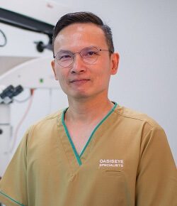 Foto Dr. Wong Hon Seng, dokter mata di Gleneagles Kuala Lumpur