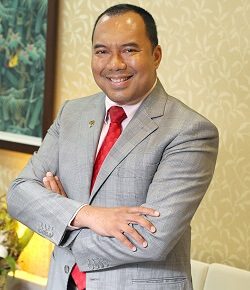 Foto Prof. Dato Dr. Zulkifli MD Zainuddin, dokter urologi di Kuala Lumpur